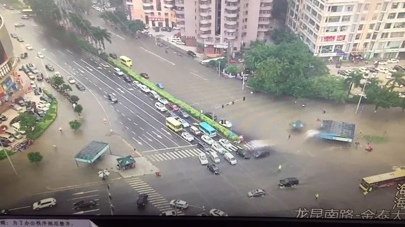 探寻武汉城市变迁，历史上的12月18日视频道路实时信息回顾